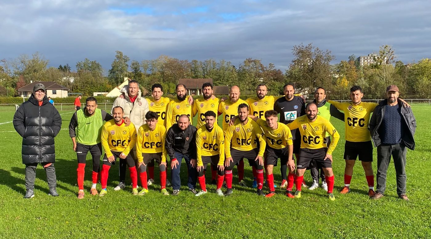 L'équipe du Champforgeuil FC et son staff