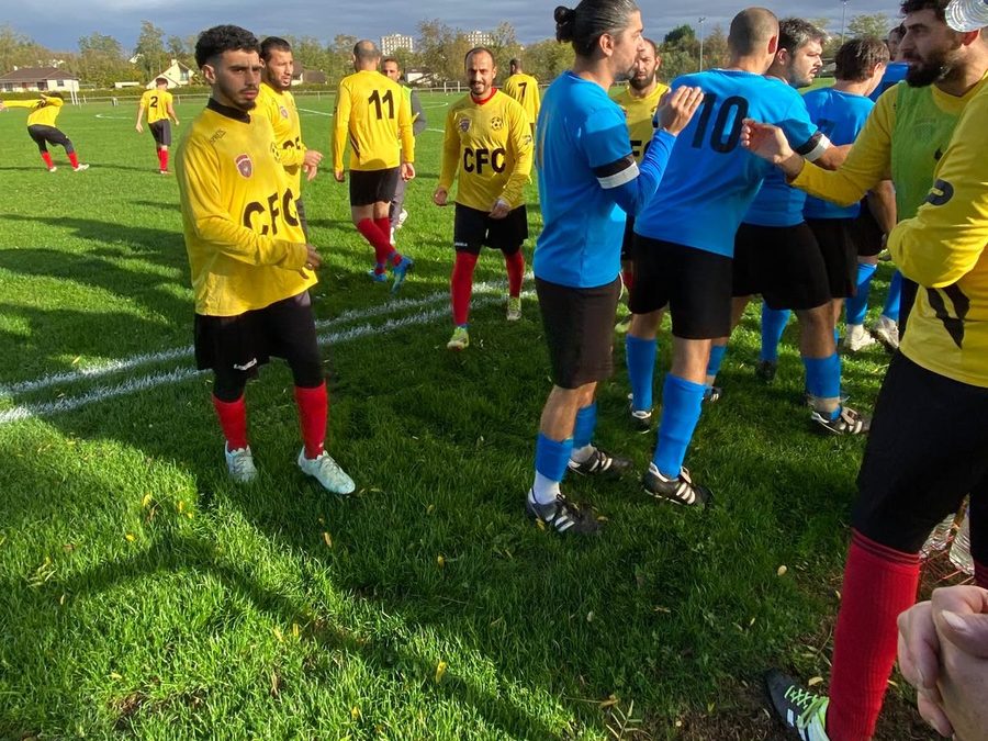 Les joueurs du CFC se saluent en fin de match
